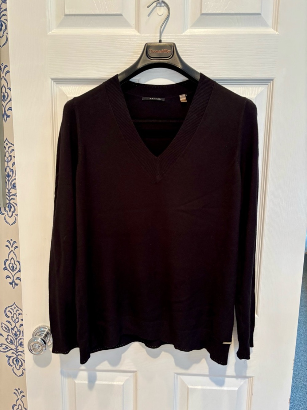 Tahari Women's V-Neck Sweater in Black